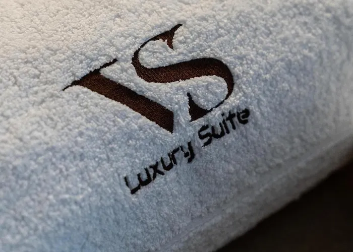 Vs Luxury With * Μπάρι